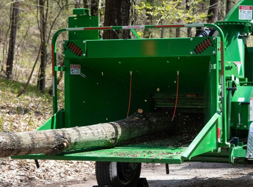 Browse Specs and more for the INTIMIDATOR™ 12X Towable Hand-Fed Chipper - Bobcat of the Rockies