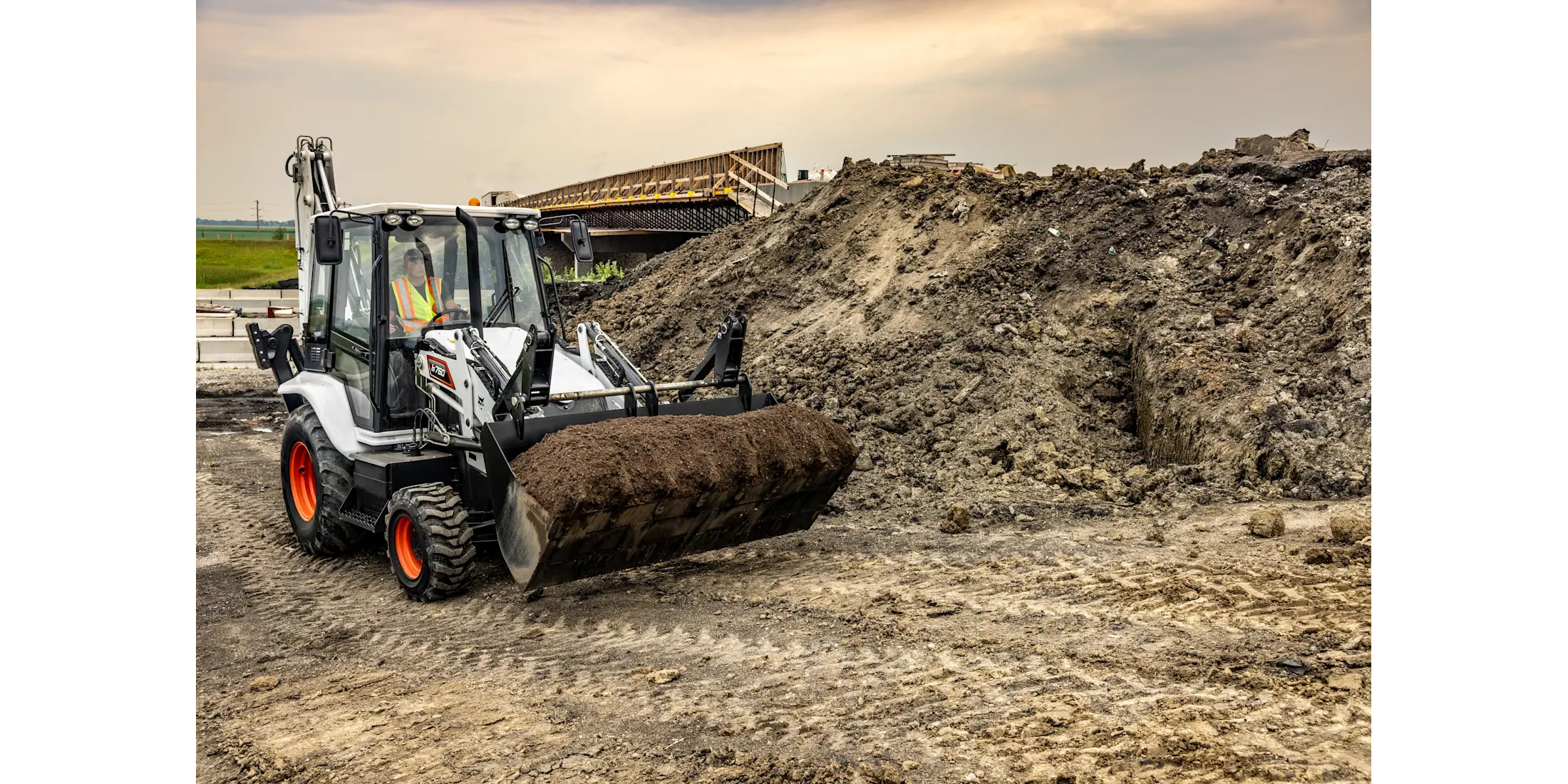 Browse Specs and more for the Bobcat B760 Backhoe Loader - Bobcat of the Rockies